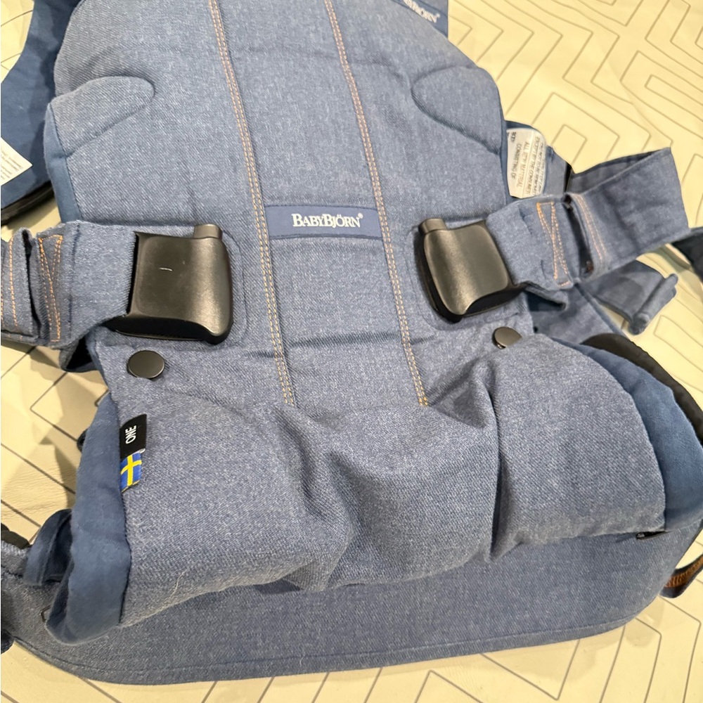 BabyBjorn Denim Original - Picture 4 of 13